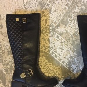 Black boots by Rampage.